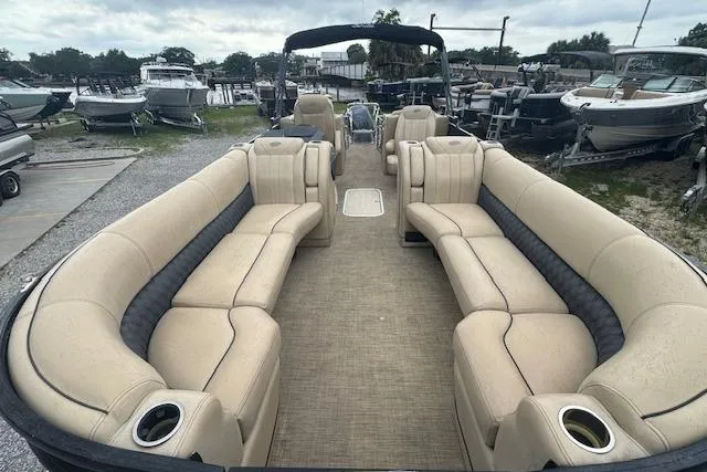 Slide: The Image of 2020 Barletta Lusso 25QCSS pontoon boat with spacious seating and elegant design. - 11