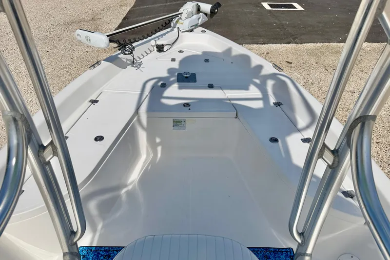 Slide: The Image of 2010 NauticStar 2110 Nautic Bay boat deck with trolling motor and seating area. - 28