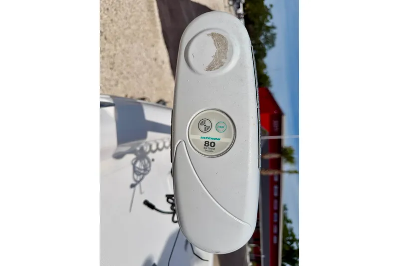 Slide: The Image of 2010 NauticStar 2110 Nautic Bay boat with Minn Kota trolling motor control. - 31