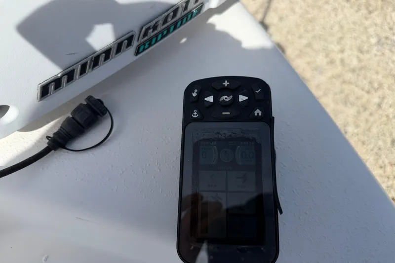 Slide: The Image of Remote control and connector on a 2010 NauticStar 2110 Nautic Bay boat. - 39