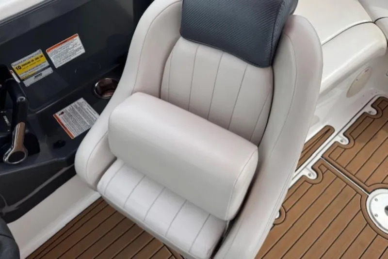 Slide: The Image of Captain's seat on 2008 Yamaha SX230 HO boat with teak-style flooring. - 15