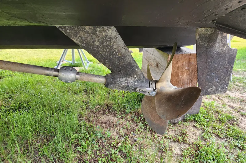 Slide: The Image of Propeller and rudder of a 1998 Tiara Yachts 3500 Open on grassy ground. - 44