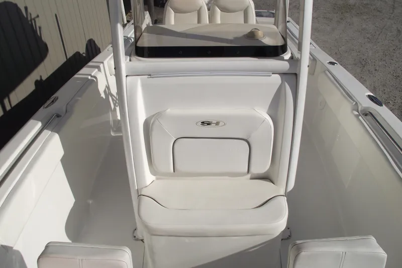 Slide: The Image of 2014 Sea Hunt Gamefish 25 boat interior with white seating and console. - 16