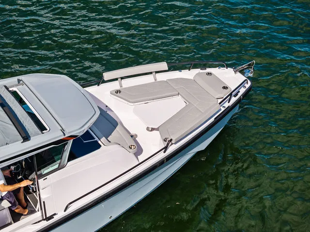 Slide: The Image of Axopar 29 XC Cross Cabin 2026 - 20