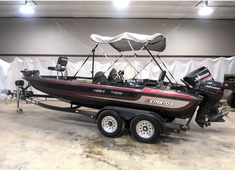 The Image of 1997 Stratos 219 F boat with Johnson outboard motor. - 0