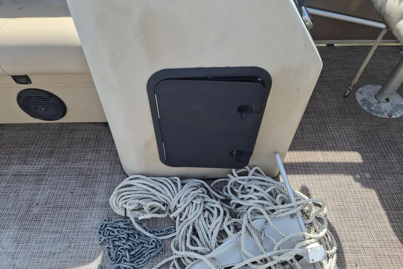 Slide: The Image of 2004 Bentley Pontoons 180 CRUISE deck with ropes, chain, and storage compartment. - 14