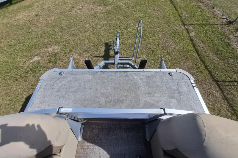 Slide: The Image of 2004 Bentley Pontoons 180 CRUISE boat trailer on grassy field. - 15