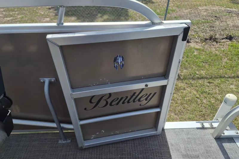 Slide: The Image of Bentley Pontoons 180 CRUISE 2004 boat gate with logo, outdoor setting. - 17
