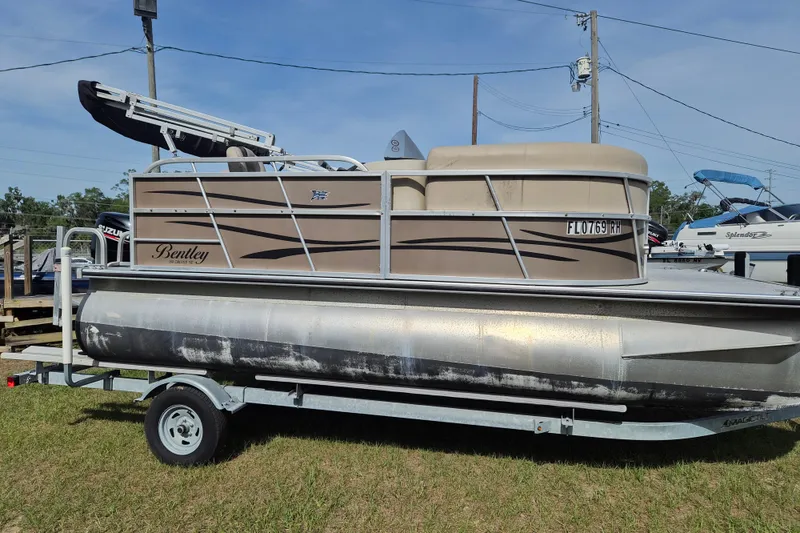 Slide: The Image of 2004 Bentley Pontoons 180 CRUISE on trailer, parked outdoors, side view. - 3