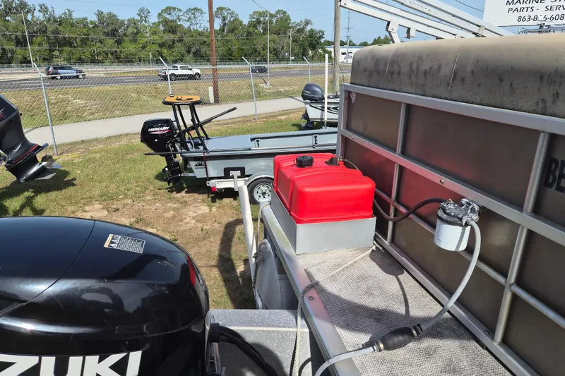 Slide: The Image of 2004 Bentley Pontoons 180 CRUISE with Suzuki outboard motor and red fuel tank. - 6