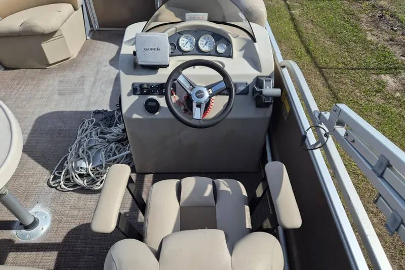 Slide: The Image of 2004 Bentley Pontoons 180 CRUISE boat interior with steering wheel and Garmin device. - 7