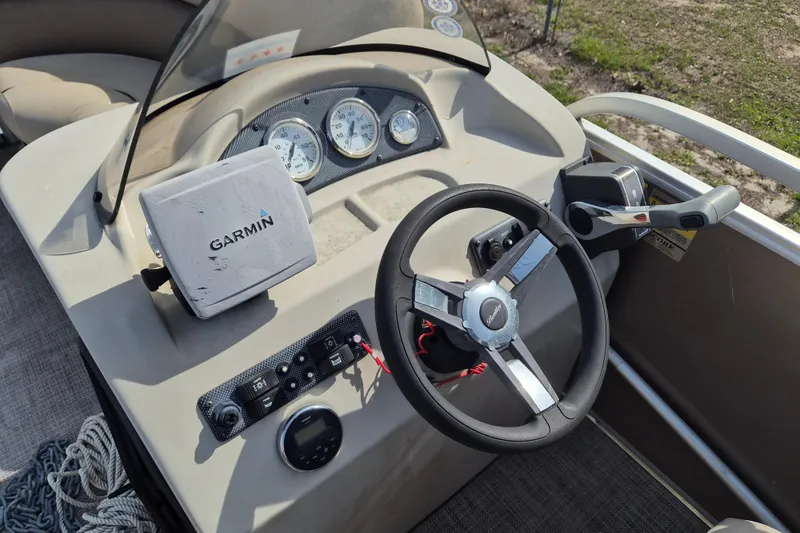 Slide: The Image of Steering console of a 2004 Bentley Pontoons 180 CRUISE with Garmin navigation system. - 8