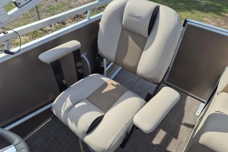 Slide: The Image of 2004 Bentley Pontoons 180 CRUISE boat seats with beige upholstery and armrests. - 9