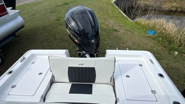 Slide: The Image of Tidewater 2410 Bay Max 2026 - 15