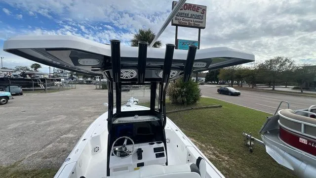Slide: The Image of Tidewater 2410 Bay Max 2026 - 16