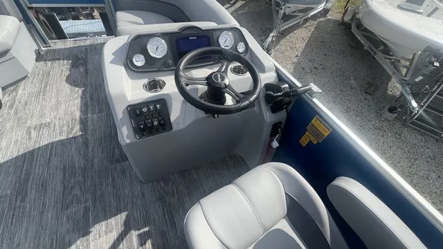 Slide: The Image of Bentley Pontoons 20 FISH-N-CRUISE 2026 - 7