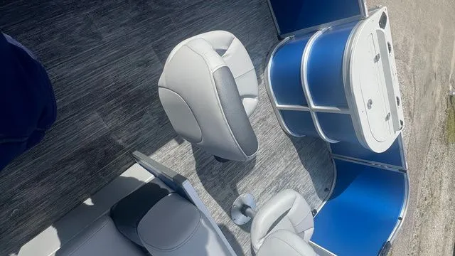 Slide: The Image of Bentley Pontoons 20 FISH-N-CRUISE 2026 - 8