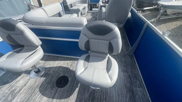 Slide: The Image of Bentley Pontoons 20 FISH-N-CRUISE 2026 - 9