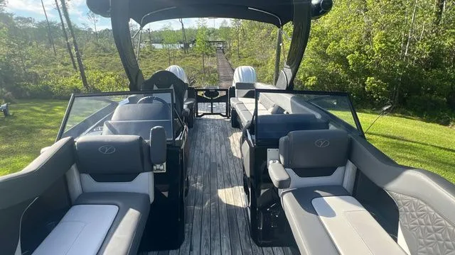 Slide: The Image of Veranda V One Series Twin Engine 2025 - 11