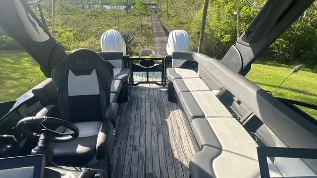 Slide: The Image of Veranda V One Series Twin Engine 2025 - 12