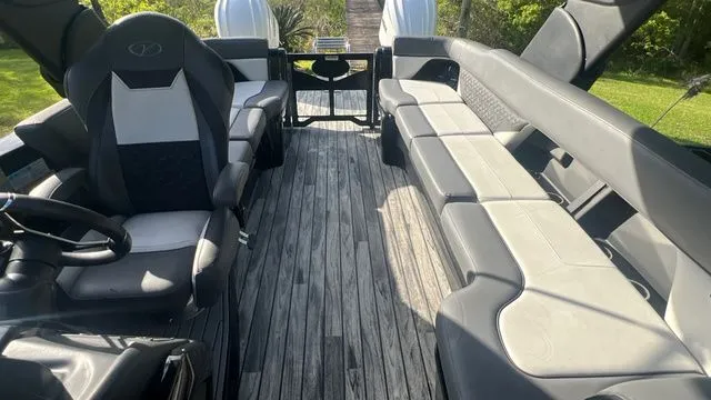 Slide: The Image of Veranda V One Series Twin Engine 2025 - 20