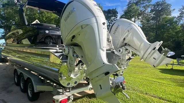 Slide: The Image of Veranda V One Series Twin Engine 2025 - 3