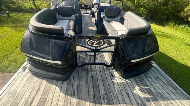 Slide: The Image of Veranda V One Series Twin Engine 2025 - 9