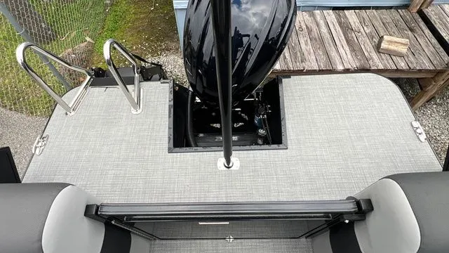 Slide: The Image of Veranda VR235RCT 2026 - 16