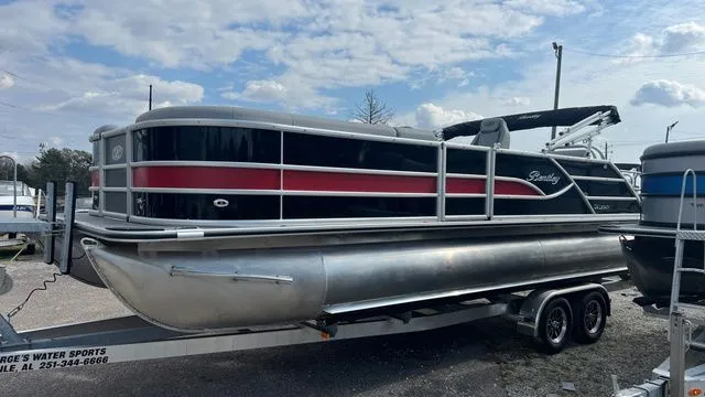 The Image of Bentley Pontoons Legacy Swingback 240 2026 - 1
