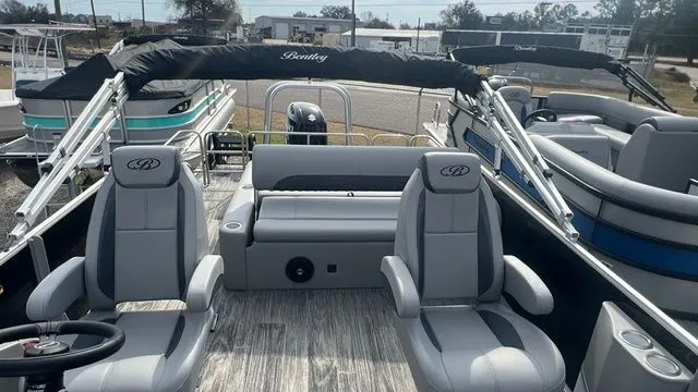 Slide: The Image of Bentley Pontoons Legacy Swingback 240 2026 - 10