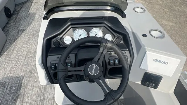 Slide: The Image of Bentley Pontoons Legacy Swingback 240 2026 - 13