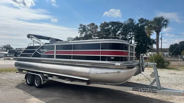 Slide: The Image of Bentley Pontoons Legacy Swingback 240 2026 - 7