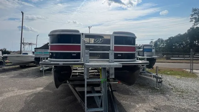 Slide: The Image of Bentley Pontoons Legacy Swingback 240 2026 - 8