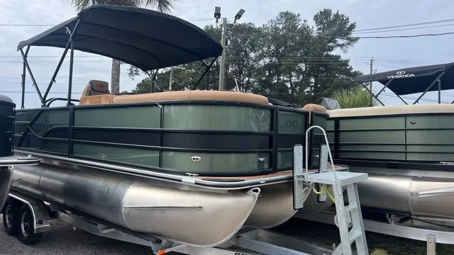 The Image of Bentley Pontoons Legacy 203 Swingback 2026 - 1