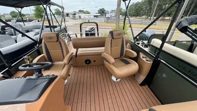 Slide: The Image of Bentley Pontoons Legacy 203 Swingback 2026 - 10