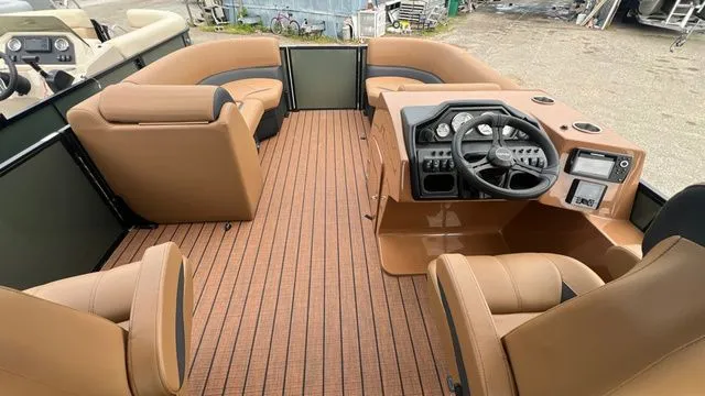 Slide: The Image of Bentley Pontoons Legacy 203 Swingback 2026 - 11