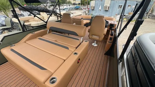 Slide: The Image of Bentley Pontoons Legacy 203 Swingback 2026 - 13
