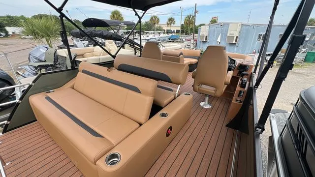 Slide: The Image of Bentley Pontoons Legacy 203 Swingback 2026 - 14