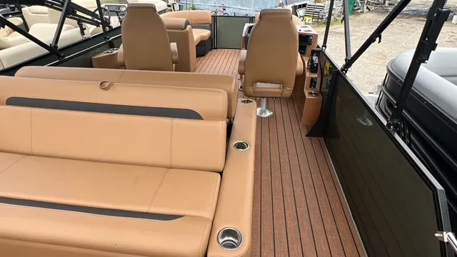 Slide: The Image of Bentley Pontoons Legacy 203 Swingback 2026 - 17