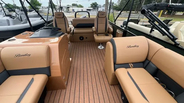 Slide: The Image of Bentley Pontoons Legacy 203 Swingback 2026 - 18