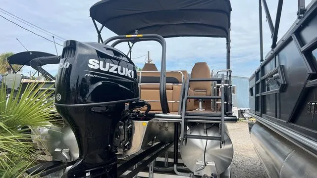 Slide: The Image of Bentley Pontoons Legacy 203 Swingback 2026 - 3