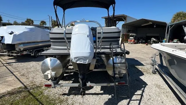 Slide: The Image of Sylvan R- Series 22 LZ DH 2026 - 4