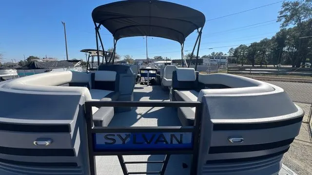 Slide: The Image of Sylvan R- Series 22 LZ DH 2026 - 9