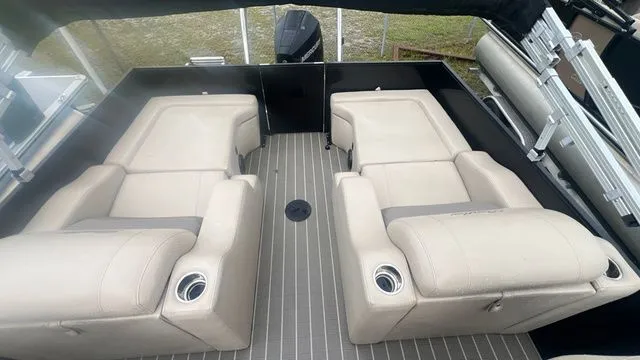 Slide: The Image of Bentley Pontoons Elite 223 Rear Lounger (3/4 Tube) 2021 - 15