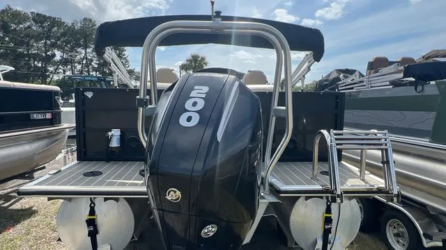 Slide: The Image of Bentley Pontoons Elite 223 Rear Lounger (3/4 Tube) 2021 - 4