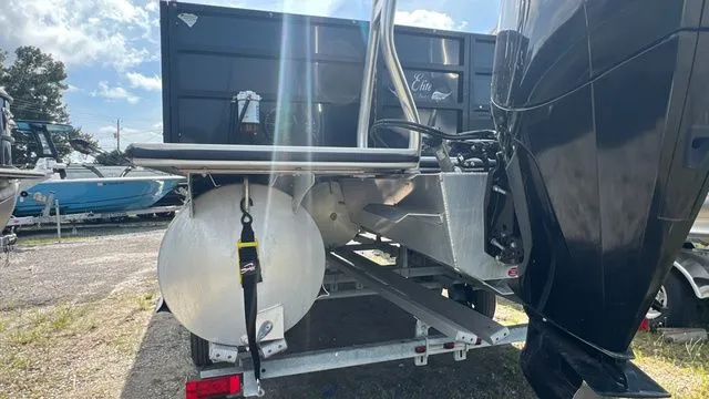 Slide: The Image of Bentley Pontoons Elite 223 Rear Lounger (3/4 Tube) 2021 - 5