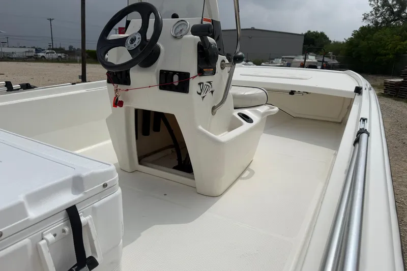 Slide: The Image of 2015 Mako Pro Skiff 17 CC boat interior with steering console and seating. - 7