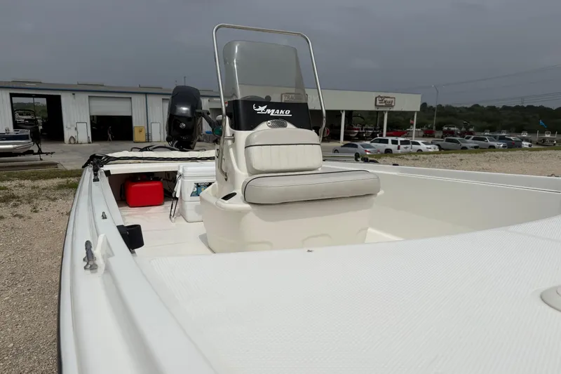 Slide: The Image of 2015 Mako Pro Skiff 17 CC boat with center console, parked outdoors. - 9