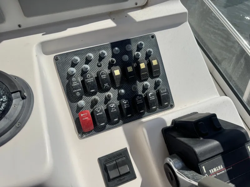 Slide: The Image of Control panel of a 2002 Grady-White Sailfish 282 boat. - 9
