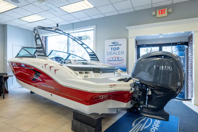 The Image of 2025 Chaparral 21 SSi OB boat displayed indoors with Yamaha outboard motor. - 6